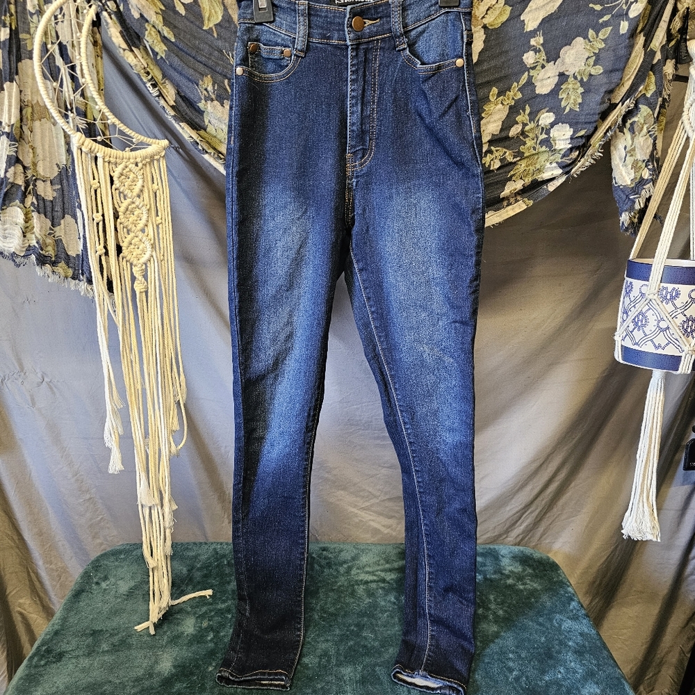 4/$20 Fashion Nova High Waist Medium Wash Blue Denim Jeans size 5/6